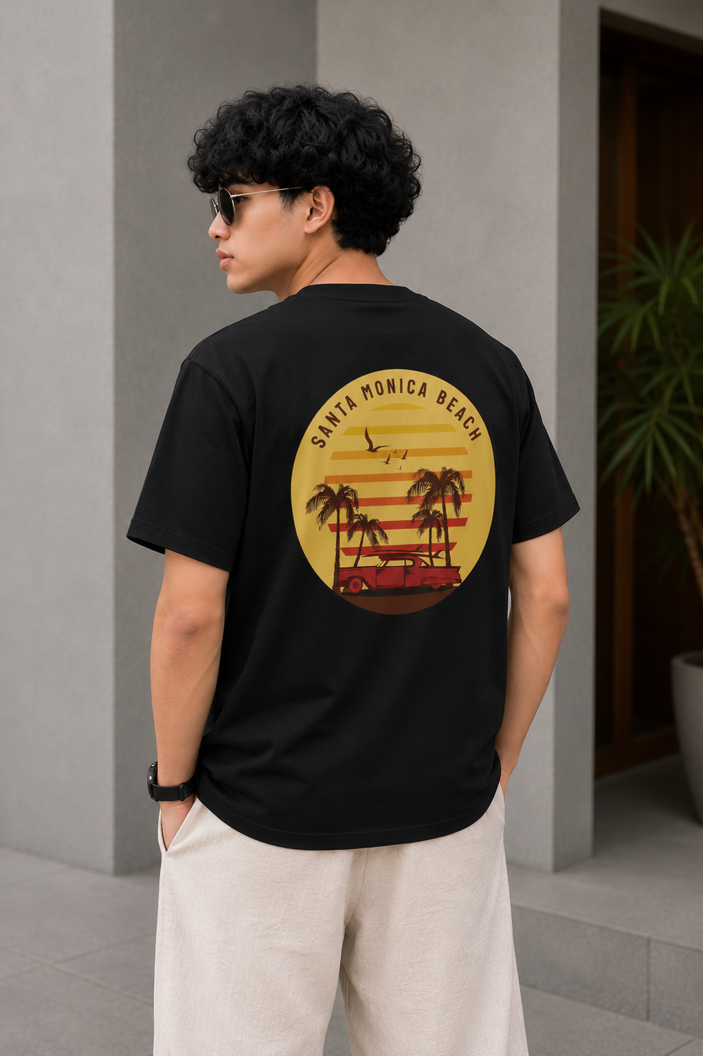 Black Oversized Santa Monica Beach Graphic T-Shirt for Men – Retro Summer Streetwear Tee