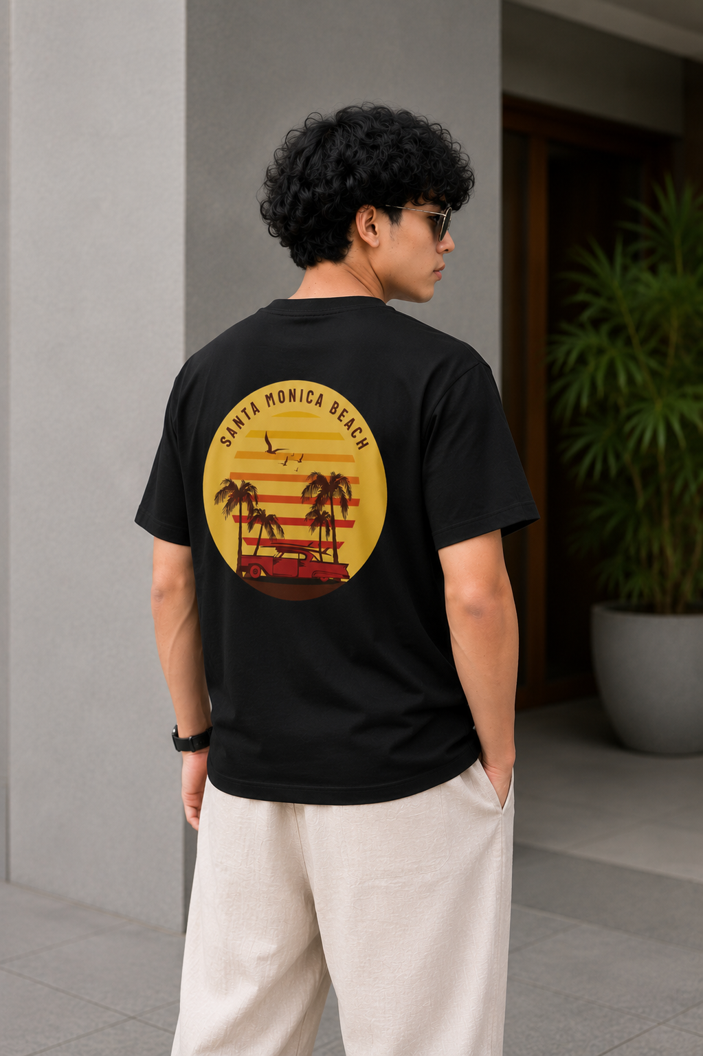 Black Oversized Santa Monica Beach Graphic T-Shirt for Men – Retro Summer Streetwear Tee