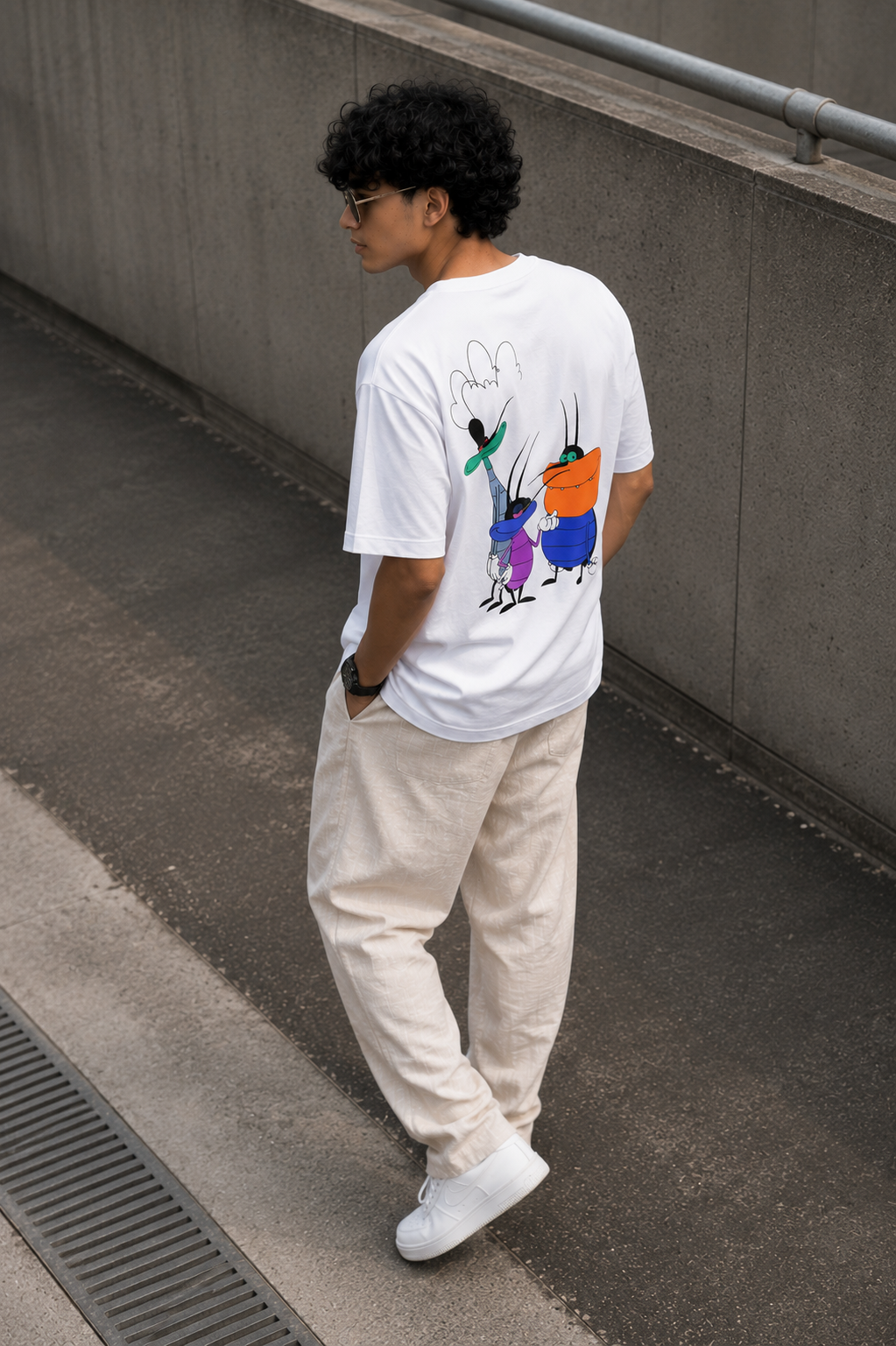 White Oversized Funny Cockroach Graphic T-Shirt for Men – Meme Streetwear Printed Tee
